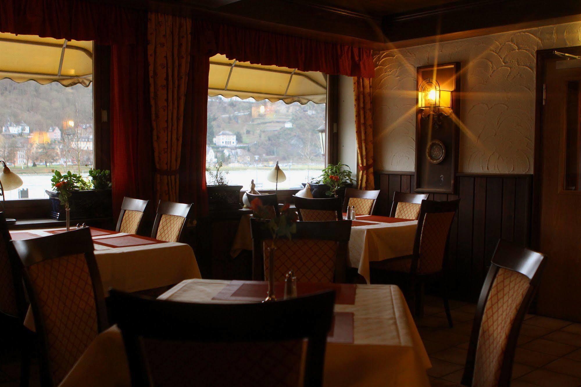Pohl'S Rheinhotel Adler Санкт Гоарсхаузен Екстериор снимка